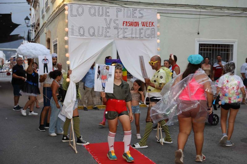 GALERIA de FOTOS de la DESFILADA de CARROSSES de les FESTES de BENIARBEIG GALERIA de FOTOS de la DESFILADA de CARROSSES de les FESTES de BENIARBEIG