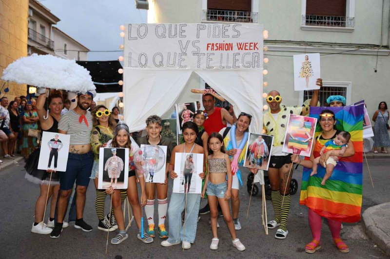 GALERIA de FOTOS de la DESFILADA de CARROSSES de les FESTES de BENIARBEIG GALERIA de FOTOS de la DESFILADA de CARROSSES de les FESTES de BENIARBEIG