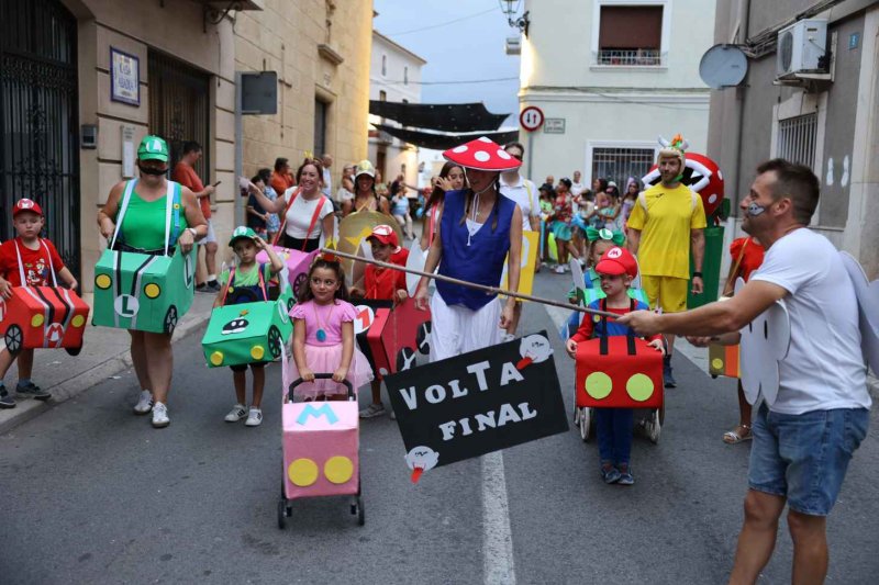 GALERIA de FOTOS de la DESFILADA de CARROSSES de les FESTES de BENIARBEIG GALERIA de FOTOS de la DESFILADA de CARROSSES de les FESTES de BENIARBEIG