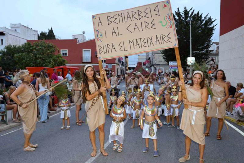 GALERIA de FOTOS de la DESFILADA de CARROSSES de les FESTES de BENIARBEIG GALERIA de FOTOS de la DESFILADA de CARROSSES de les FESTES de BENIARBEIG