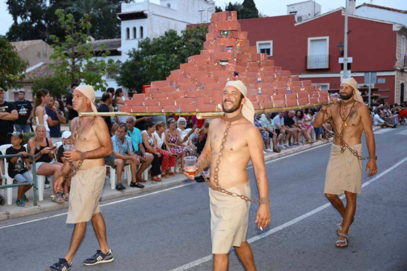 GALERIA de FOTOS de la DESFILADA de CARROSSES de les FESTES de BENIARBEIG GALERIA de FOTOS de la DESFILADA de CARROSSES de les FESTES de BENIARBEIG