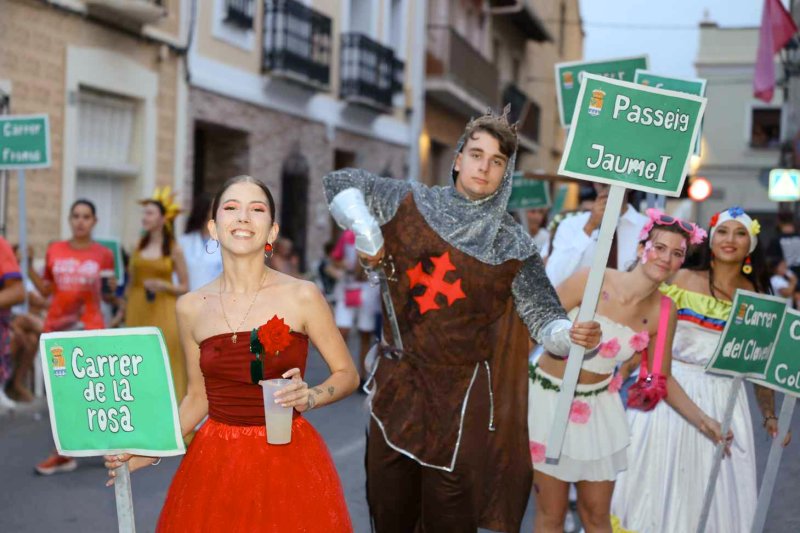 GALERIA de FOTOS de la DESFILADA de CARROSSES de les FESTES de BENIARBEIG GALERIA de FOTOS de la DESFILADA de CARROSSES de les FESTES de BENIARBEIG