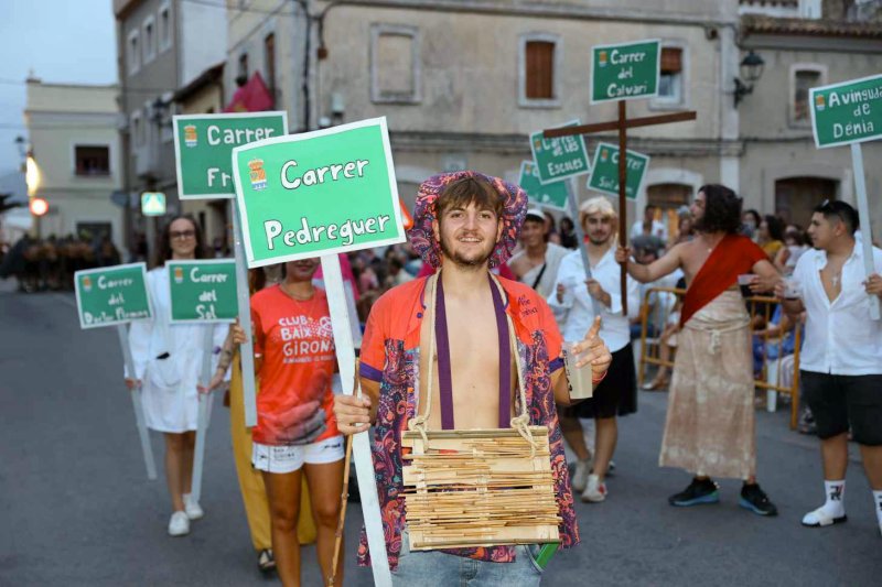 GALERIA de FOTOS de la DESFILADA de CARROSSES de les FESTES de BENIARBEIG GALERIA de FOTOS de la DESFILADA de CARROSSES de les FESTES de BENIARBEIG