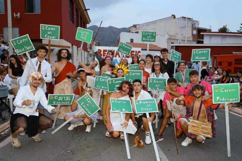 GALERIA de FOTOS de la DESFILADA de CARROSSES de les FESTES de BENIARBEIG GALERIA de FOTOS de la DESFILADA de CARROSSES de les FESTES de BENIARBEIG