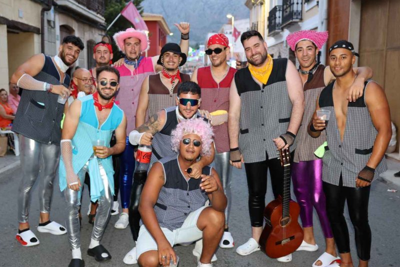 GALERIA de FOTOS de la DESFILADA de CARROSSES de les FESTES de BENIARBEIG GALERIA de FOTOS de la DESFILADA de CARROSSES de les FESTES de BENIARBEIG