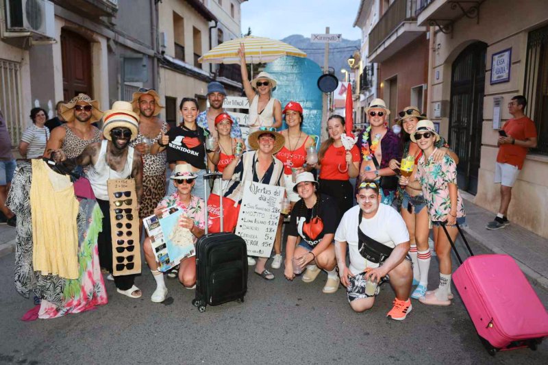 GALERIA de FOTOS de la DESFILADA de CARROSSES de les FESTES de BENIARBEIG GALERIA de FOTOS de la DESFILADA de CARROSSES de les FESTES de BENIARBEIG