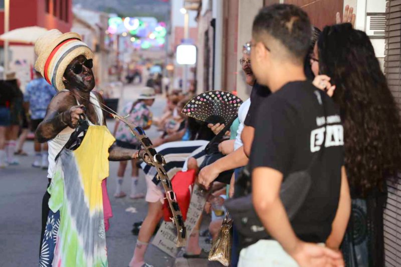 GALERIA de FOTOS de la DESFILADA de CARROSSES de les FESTES de BENIARBEIG GALERIA de FOTOS de la DESFILADA de CARROSSES de les FESTES de BENIARBEIG