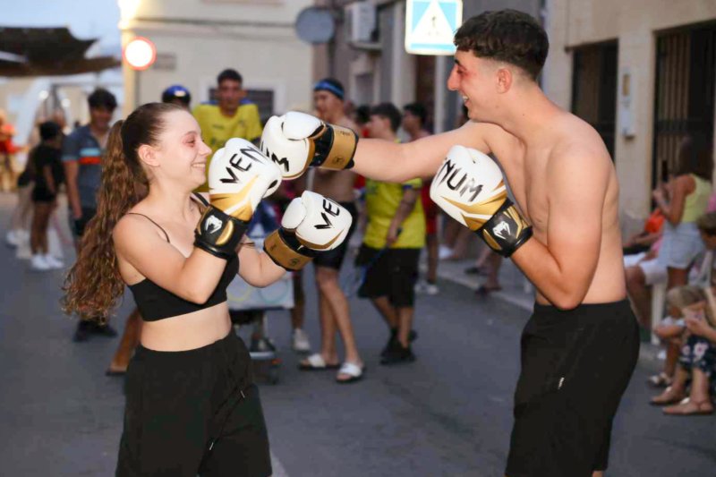 GALERIA de FOTOS de la DESFILADA de CARROSSES de les FESTES de BENIARBEIG GALERIA de FOTOS de la DESFILADA de CARROSSES de les FESTES de BENIARBEIG