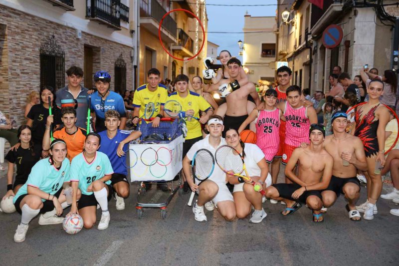 GALERIA de FOTOS de la DESFILADA de CARROSSES de les FESTES de BENIARBEIG GALERIA de FOTOS de la DESFILADA de CARROSSES de les FESTES de BENIARBEIG