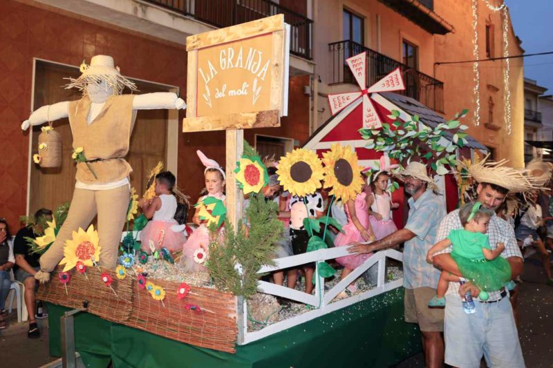 GALERIA de FOTOS de la DESFILADA de CARROSSES de les FESTES de BENIARBEIG GALERIA de FOTOS de la DESFILADA de CARROSSES de les FESTES de BENIARBEIG