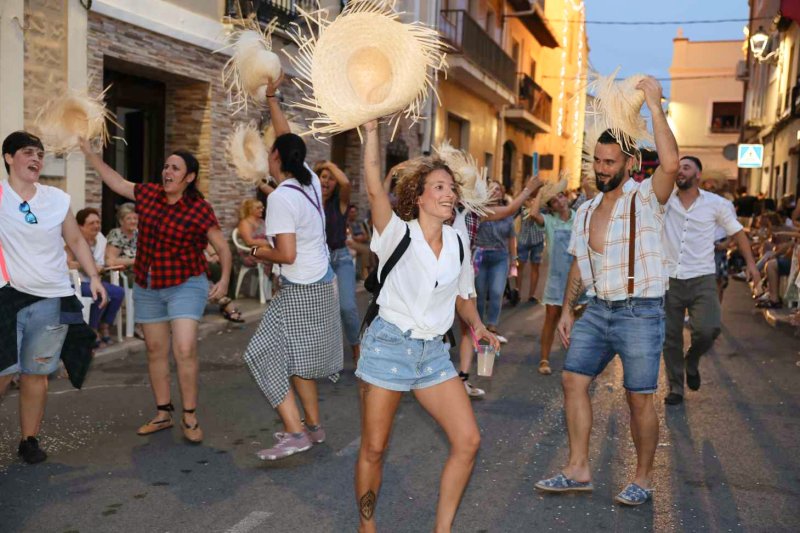 GALERIA de FOTOS de la DESFILADA de CARROSSES de les FESTES de BENIARBEIG GALERIA de FOTOS de la DESFILADA de CARROSSES de les FESTES de BENIARBEIG