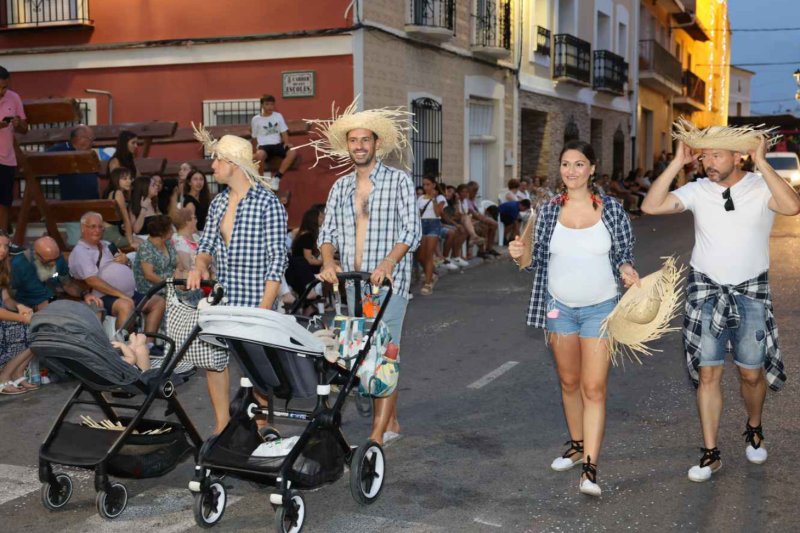 GALERIA de FOTOS de la DESFILADA de CARROSSES de les FESTES de BENIARBEIG GALERIA de FOTOS de la DESFILADA de CARROSSES de les FESTES de BENIARBEIG