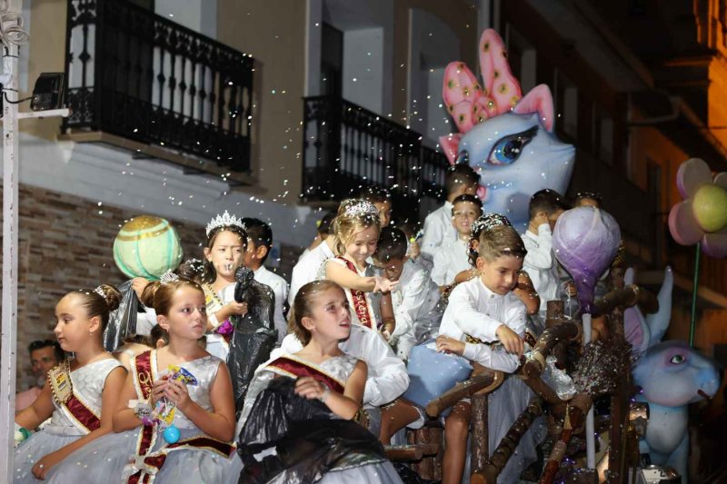 GALERIA de FOTOS de la DESFILADA de CARROSSES de les FESTES de BENIARBEIG GALERIA de FOTOS de la DESFILADA de CARROSSES de les FESTES de BENIARBEIG