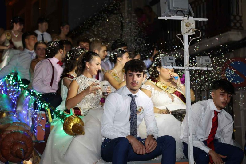 GALERIA de FOTOS de la DESFILADA de CARROSSES de les FESTES de BENIARBEIG GALERIA de FOTOS de la DESFILADA de CARROSSES de les FESTES de BENIARBEIG