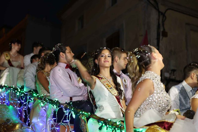 GALERIA de FOTOS de la DESFILADA de CARROSSES de les FESTES de BENIARBEIG GALERIA de FOTOS de la DESFILADA de CARROSSES de les FESTES de BENIARBEIG