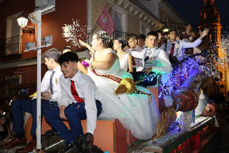 GALERIA de FOTOS de la DESFILADA de CARROSSES de les FESTES de BENIARBEIG GALERIA de FOTOS de la DESFILADA de CARROSSES de les FESTES de BENIARBEIG