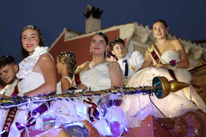 GALERIA de FOTOS de la DESFILADA de CARROSSES de les FESTES de BENIARBEIG GALERIA de FOTOS de la DESFILADA de CARROSSES de les FESTES de BENIARBEIG