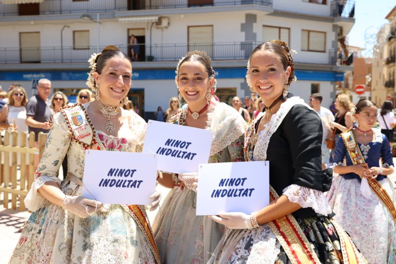 Les regines de Xàbia s’auto “indulten” de la foguera central Les regines de Xàbia s’auto “indulten” de la foguera central