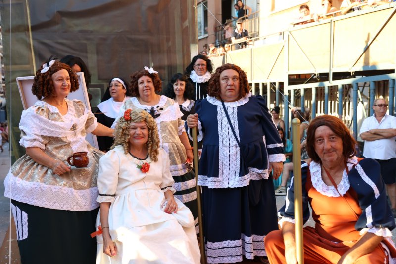 El Ramat 80 guanya la desfilada de carrosses de Pedreguer El Ramat 80 guanya la desfilada de carrosses de Pedreguer