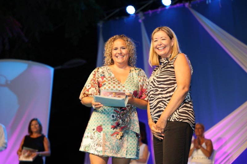 Duanes de Xàbia proclama a les majoralesses i majorals de les festes de Loreto i ret homenatge als presidents de les comissions Duanes de Xàbia proclama a les majoralesses i majorals de les festes de Loreto i ret homenatge als presidents de les comissions