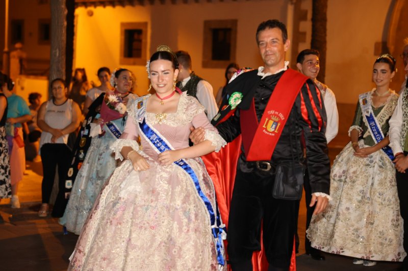L'emotiva serenata de la Tuna de Xàbia a les regines i representants de Fogueres  L'emotiva serenata de la Tuna de Xàbia a les regines i representants de Fogueres
