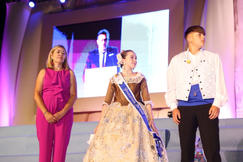 Marta Ortuño i Ariadna Serrat estrenen el seu regnat de Fogueres 2020 Marta Ortuño i Ariadna Serrat estrenen el seu regnat de Fogueres 2020