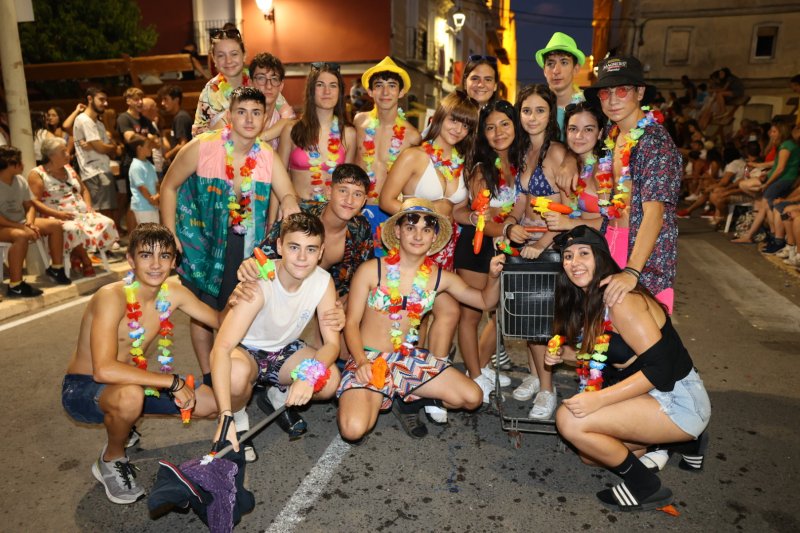 Caramels, en carrosses, i Mario Kart, en grups a peu, guanyadors de la desfilada de Beniarbeig Caramels, en carrosses, i Mario Kart, en grups a peu, guanyadors de la desfilada de Beniarbeig