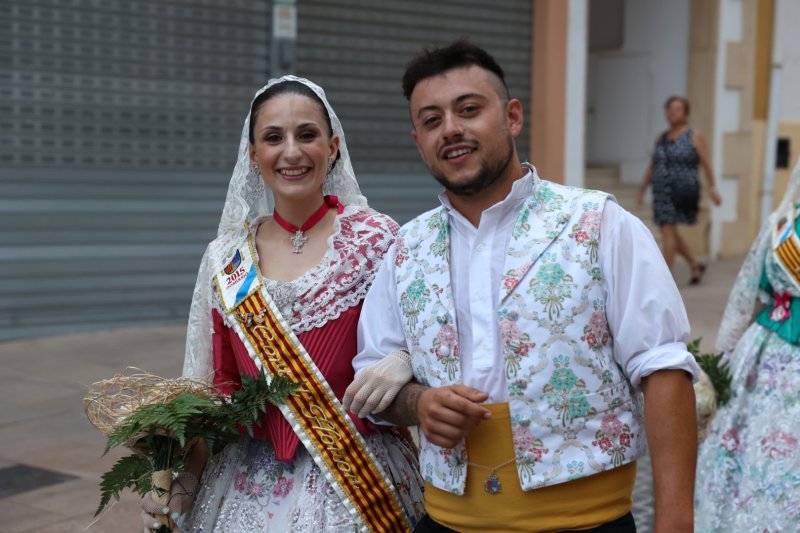 Tot per l’aire i La Desastrà, quintades protagonistes de la primera ofrena a Sant Joan de Fogueres de Xàbia Tot per l’aire i La Desastrà, quintades protagonistes de la primera ofrena a Sant Joan de Fogueres de Xàbia