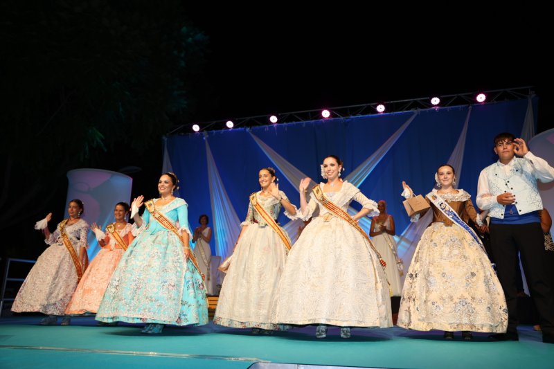 Duanes de Xàbia proclama a les majoralesses i majorals de les festes de Loreto i ret homenatge als presidents de les comissions Duanes de Xàbia proclama a les majoralesses i majorals de les festes de Loreto i ret homenatge als presidents de les comissions