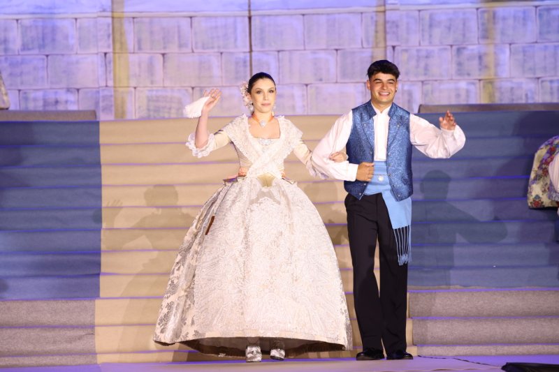 Marta Ortuño i Ariadna Serrat estrenen el seu regnat de Fogueres 2020 Marta Ortuño i Ariadna Serrat estrenen el seu regnat de Fogueres 2020