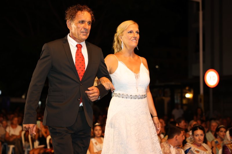 Duanes de Xàbia proclama a les majoralesses i majorals de les festes de Loreto i ret homenatge als presidents de les comissions Duanes de Xàbia proclama a les majoralesses i majorals de les festes de Loreto i ret homenatge als presidents de les comissions