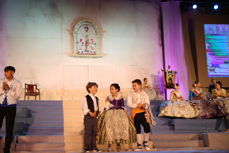 Marta Ortuño i Ariadna Serrat estrenen el seu regnat de Fogueres 2020 Marta Ortuño i Ariadna Serrat estrenen el seu regnat de Fogueres 2020