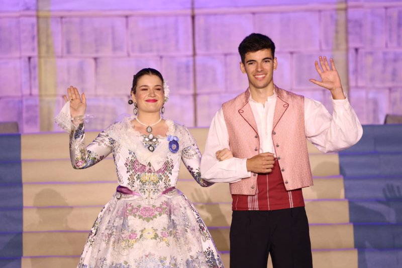 Marta Ortuño i Ariadna Serrat estrenen el seu regnat de Fogueres 2020 Marta Ortuño i Ariadna Serrat estrenen el seu regnat de Fogueres 2020