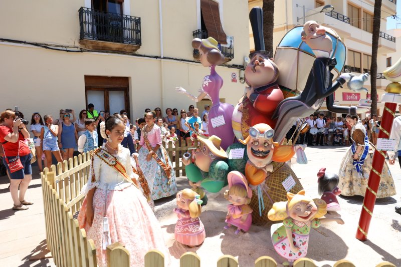 Les regines de Xàbia s’auto “indulten” de la foguera central Les regines de Xàbia s’auto “indulten” de la foguera central