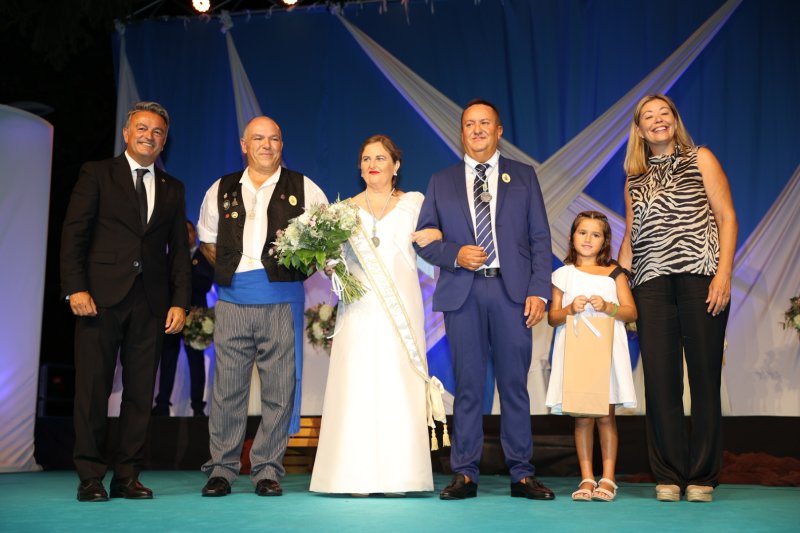 Duanes de Xàbia proclama a les majoralesses i majorals de les festes de Loreto i ret homenatge als presidents de les comissions Duanes de Xàbia proclama a les majoralesses i majorals de les festes de Loreto i ret homenatge als presidents de les comissions