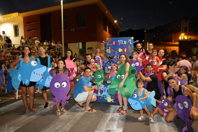 Caramels, en carrosses, i Mario Kart, en grups a peu, guanyadors de la desfilada de Beniarbeig Caramels, en carrosses, i Mario Kart, en grups a peu, guanyadors de la desfilada de Beniarbeig