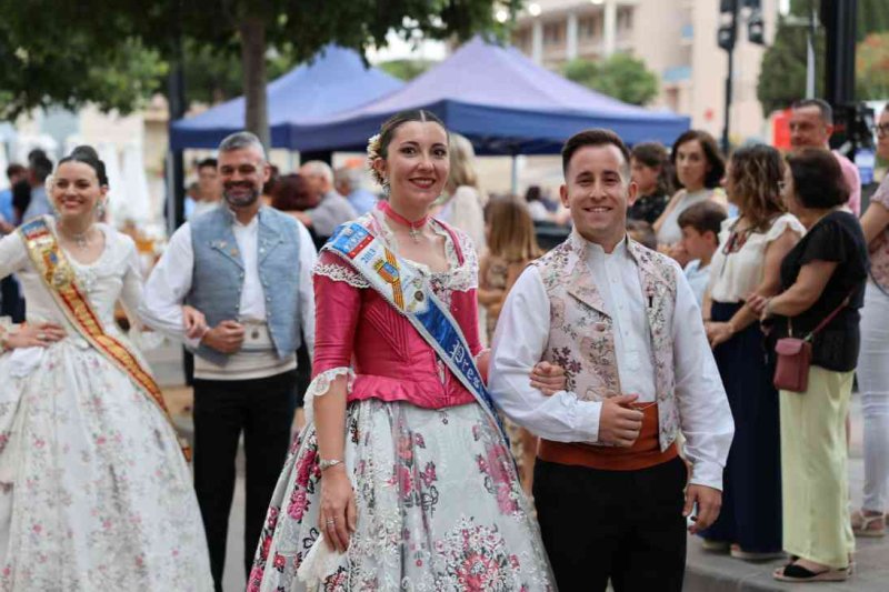 GALERIA DE FOTOS de l’acte del 75 aniversari de Fogueres de Xàbia: l’escenari s’ompli de regines i càrrecs, emocions i vivències GALERIA DE FOTOS de l’acte del 75 aniversari de Fogueres de Xàbia: l’escenari s’ompli de regines i càrrecs, emocions i vivències