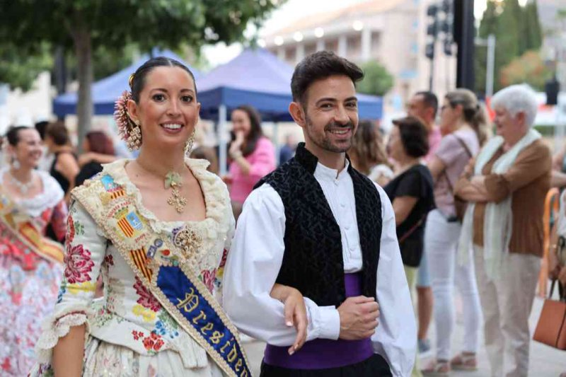 GALERIA DE FOTOS de l’acte del 75 aniversari de Fogueres de Xàbia: l’escenari s’ompli de regines i càrrecs, emocions i vivències GALERIA DE FOTOS de l’acte del 75 aniversari de Fogueres de Xàbia: l’escenari s’ompli de regines i càrrecs, emocions i vivències