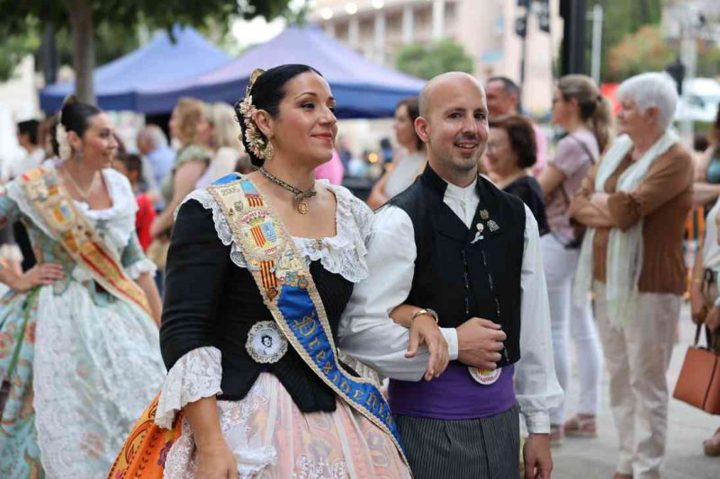 GALERIA DE FOTOS de l’acte del 75 aniversari de Fogueres de Xàbia: l’escenari s’ompli de regines i càrrecs, emocions i vivències GALERIA DE FOTOS de l’acte del 75 aniversari de Fogueres de Xàbia: l’escenari s’ompli de regines i càrrecs, emocions i vivències