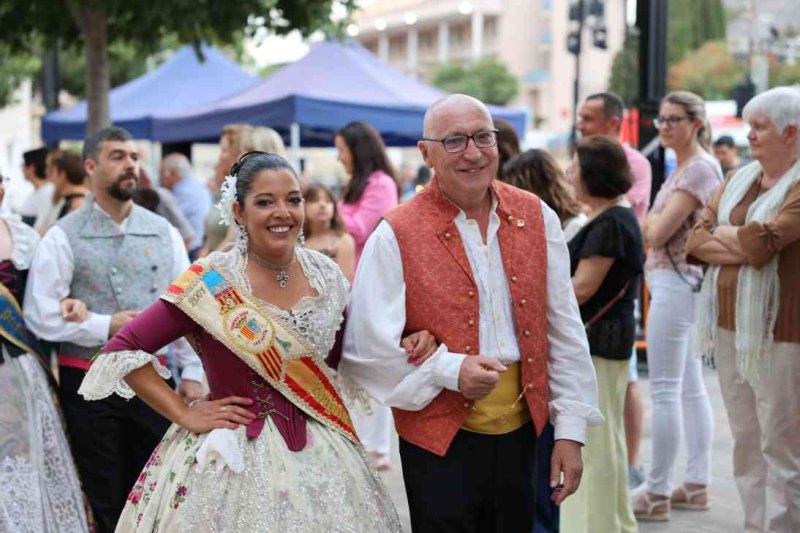GALERIA DE FOTOS de l’acte del 75 aniversari de Fogueres de Xàbia: l’escenari s’ompli de regines i càrrecs, emocions i vivències GALERIA DE FOTOS de l’acte del 75 aniversari de Fogueres de Xàbia: l’escenari s’ompli de regines i càrrecs, emocions i vivències