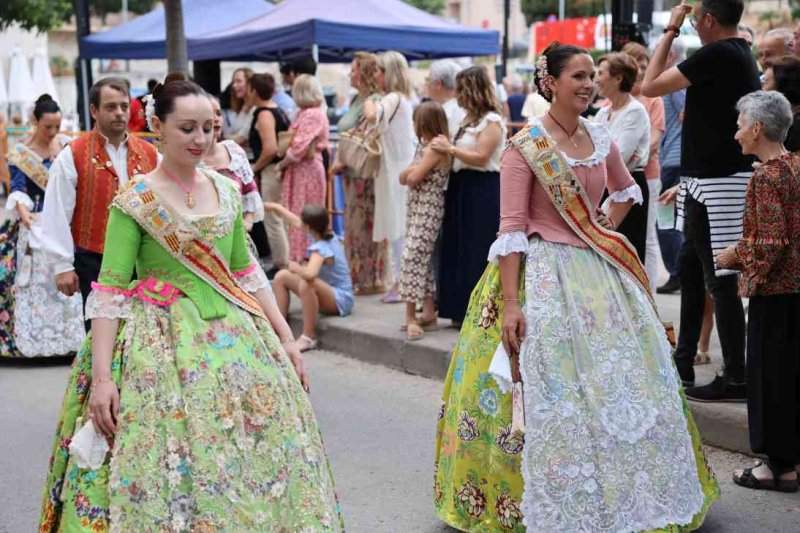 GALERIA DE FOTOS de l’acte del 75 aniversari de Fogueres de Xàbia: l’escenari s’ompli de regines i càrrecs, emocions i vivències GALERIA DE FOTOS de l’acte del 75 aniversari de Fogueres de Xàbia: l’escenari s’ompli de regines i càrrecs, emocions i vivències
