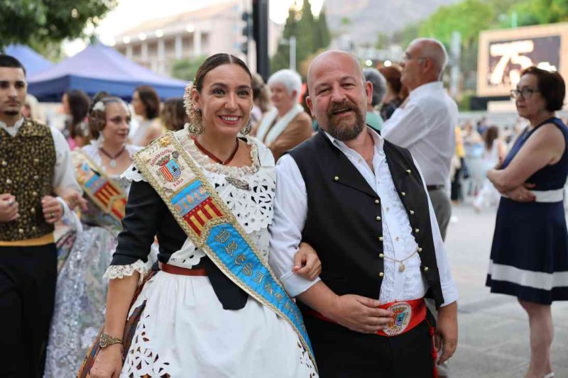 GALERIA DE FOTOS de l’acte del 75 aniversari de Fogueres de Xàbia: l’escenari s’ompli de regines i càrrecs, emocions i vivències GALERIA DE FOTOS de l’acte del 75 aniversari de Fogueres de Xàbia: l’escenari s’ompli de regines i càrrecs, emocions i vivències
