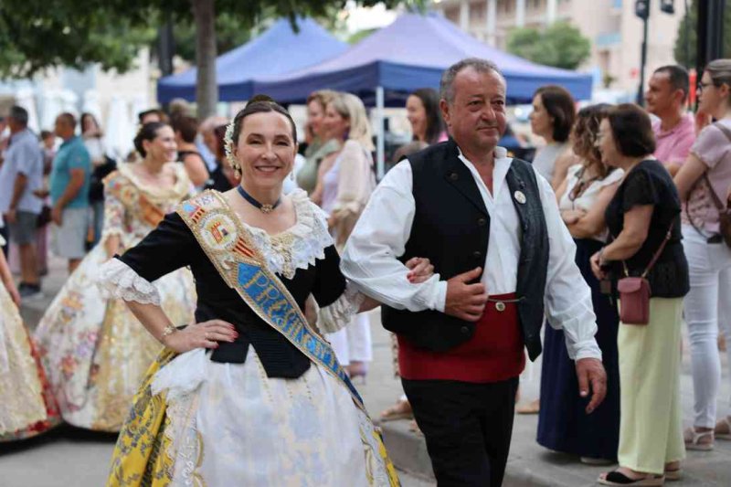 GALERIA DE FOTOS de l’acte del 75 aniversari de Fogueres de Xàbia: l’escenari s’ompli de regines i càrrecs, emocions i vivències GALERIA DE FOTOS de l’acte del 75 aniversari de Fogueres de Xàbia: l’escenari s’ompli de regines i càrrecs, emocions i vivències