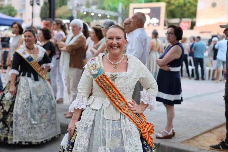 GALERIA DE FOTOS de l’acte del 75 aniversari de Fogueres de Xàbia: l’escenari s’ompli de regines i càrrecs, emocions i vivències GALERIA DE FOTOS de l’acte del 75 aniversari de Fogueres de Xàbia: l’escenari s’ompli de regines i càrrecs, emocions i vivències