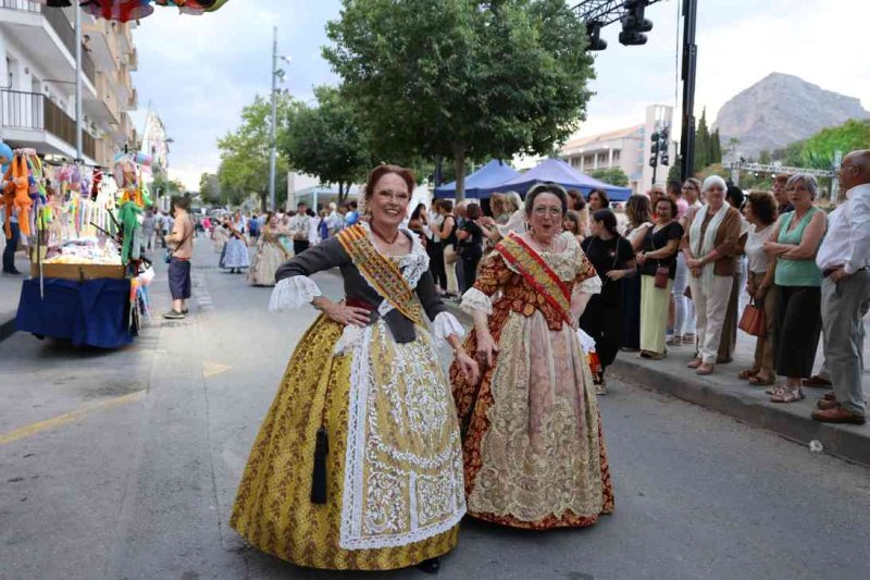 GALERIA DE FOTOS de l’acte del 75 aniversari de Fogueres de Xàbia: l’escenari s’ompli de regines i càrrecs, emocions i vivències GALERIA DE FOTOS de l’acte del 75 aniversari de Fogueres de Xàbia: l’escenari s’ompli de regines i càrrecs, emocions i vivències