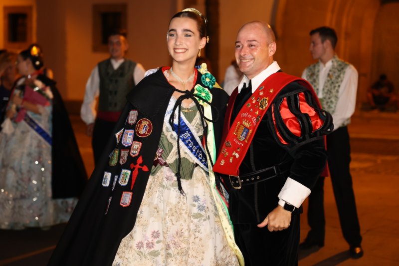 L'emotiva serenata de la Tuna de Xàbia a les regines i representants de Fogueres  L'emotiva serenata de la Tuna de Xàbia a les regines i representants de Fogueres