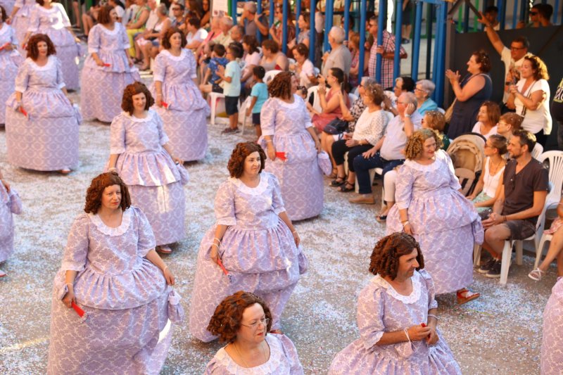 El Ramat 80 guanya la desfilada de carrosses de Pedreguer El Ramat 80 guanya la desfilada de carrosses de Pedreguer