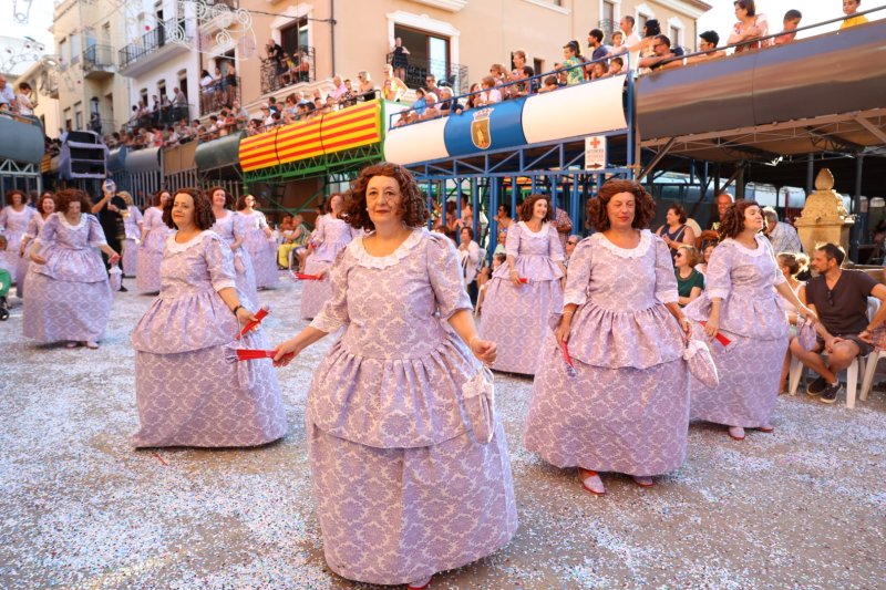 El Ramat 80 guanya la desfilada de carrosses de Pedreguer El Ramat 80 guanya la desfilada de carrosses de Pedreguer