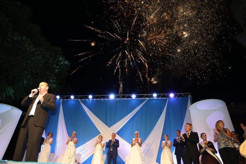 Duanes de Xàbia proclama a les majoralesses i majorals de les festes de Loreto i ret homenatge als presidents de les comissions Duanes de Xàbia proclama a les majoralesses i majorals de les festes de Loreto i ret homenatge als presidents de les comissions