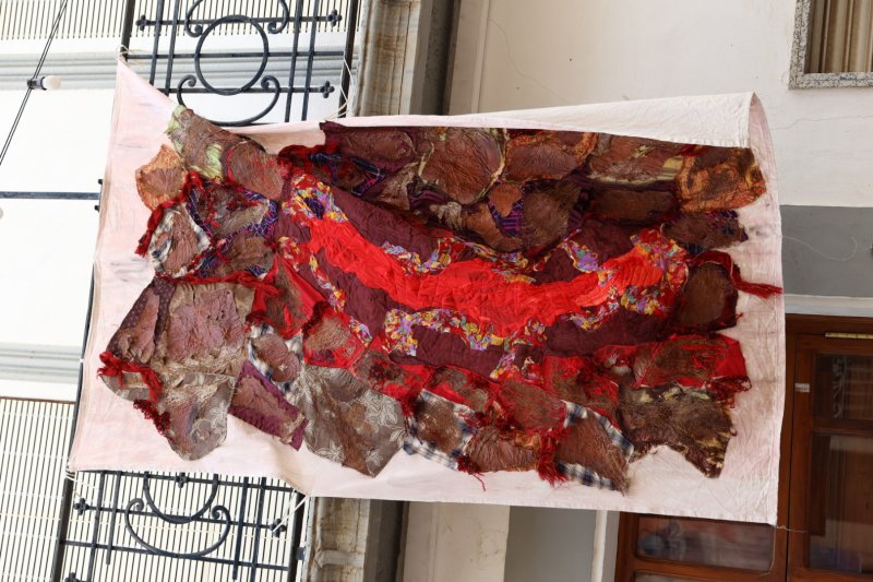 Art al Vent ja llueix els més de mig centenar de cobertors al Carrer La Bassa de Gata Art al Vent ja llueix els més de mig centenar de cobertors al Carrer La Bassa de Gata